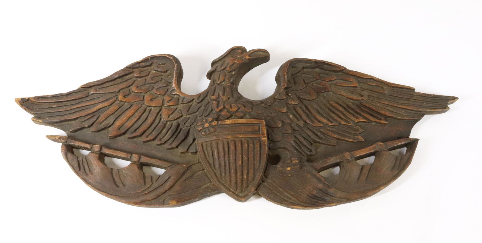 CARVED WOODEN EAGLE PLAQUE (1 of 2)