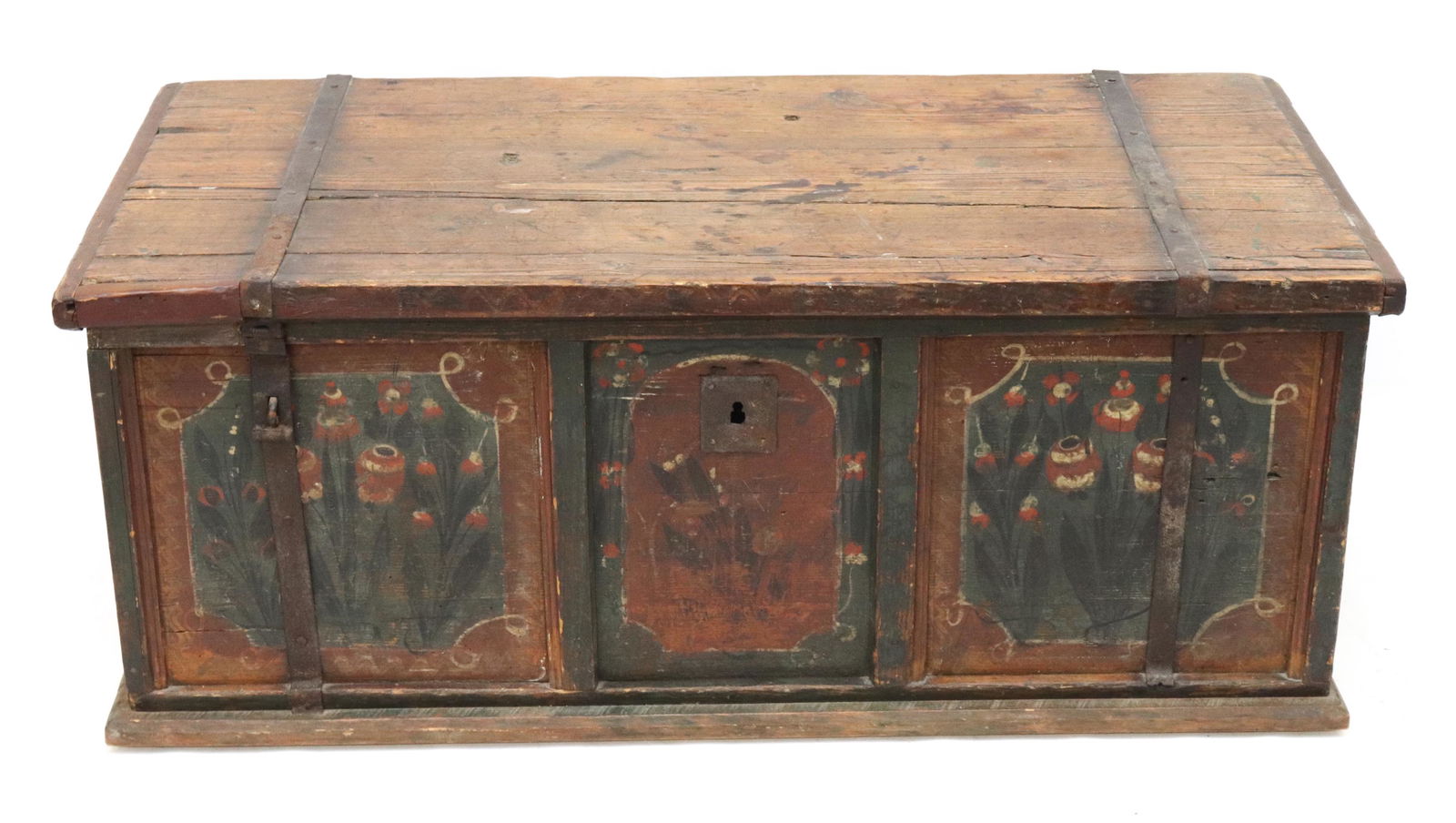 EARLY PAINT DECORATED LIFT-LID CHEST (1 of 7)