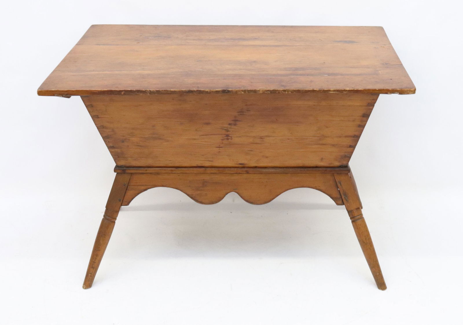 19TH C. DOVETAILED DOUGHBOX (1 of 5)
