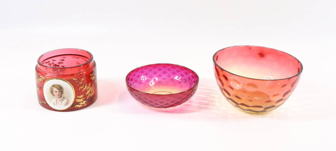 ANTIQUE ART GLASS LOT (0605) on Oct 21, 2021 Hartzell's Auction