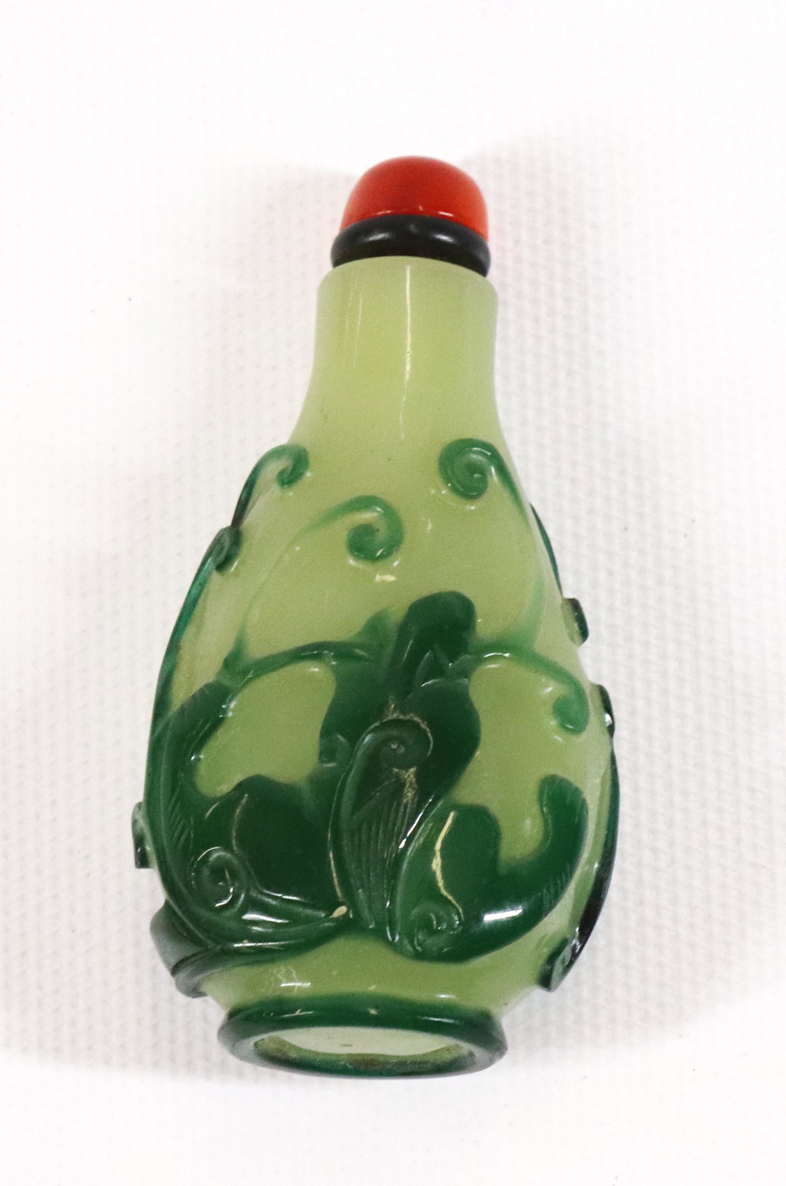 CARVED JADE PEKIN SNUFF BOTTLE: CARVED JADE TO LIGHT GREEN WITH LIZARD AND CARNELIAN TOP PLEASE READ BEFORE BIDDING – PICKUP FOR THIS AUCTION WILL NOT BE UNTIL THE WEEK OF OCTOBER 25TH. PICK-UP WILL BE FROM 9:00AM TILL 4:00PM – 