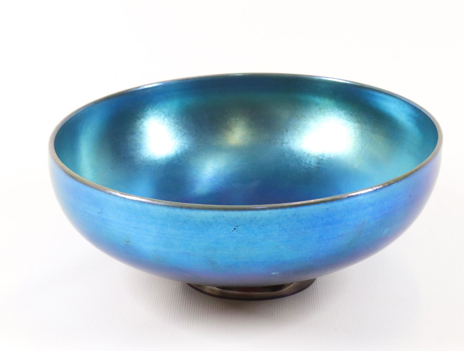 STEUBEN ART GLASS BOWL: STEUBEN "AURENE BOWL WITH BRILLIANT BLUE IRIDESCENT AND APPLIED FOOT, MARKED AURENE #2852 SIZE: 2 3/8" X 8" PLEASE READ BEFORE BIDDING – PICKUP FOR THIS AUCTION WILL NOT BE UNTIL THE WEEK OF OCTOBER