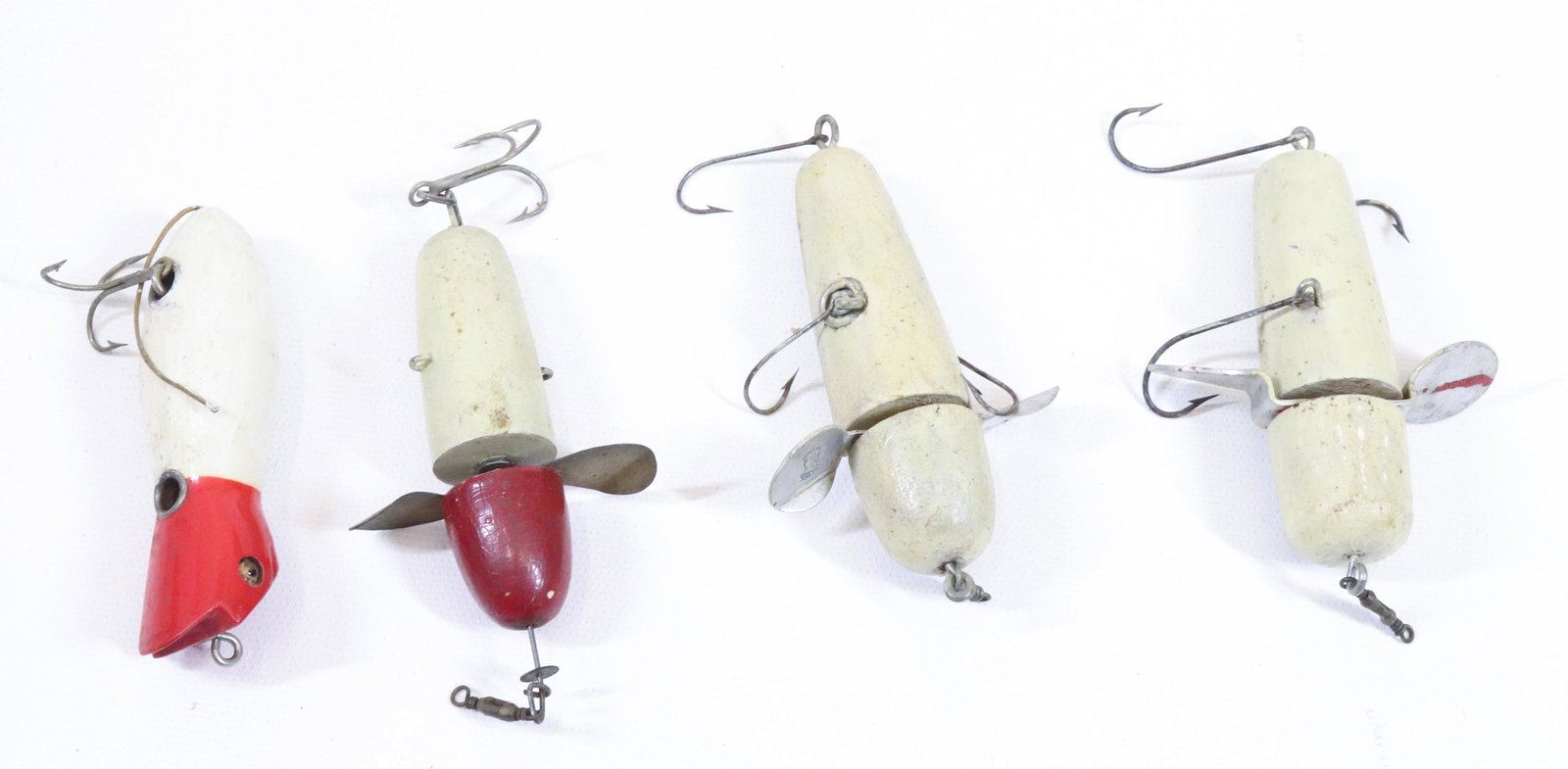 ANTIQUE WOODEN FISHING LURE LOT: (4) INCLUDING: (3) PFLUEGER GLOBE TYPE WITH SINGLE AND TREBLE HOOKS, CREEK CHUB STYLE POPPER SIZE: 3 1/2" TO 4"