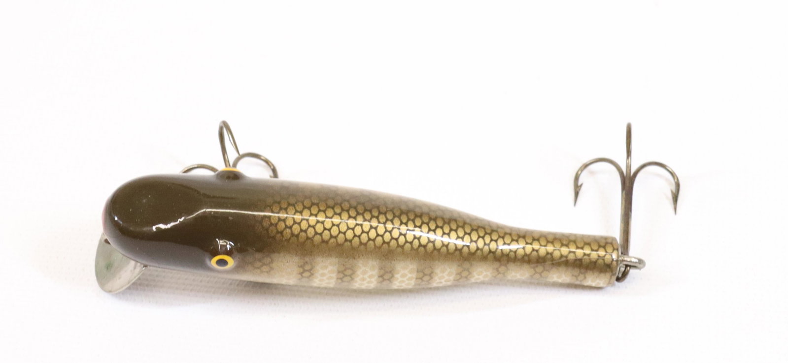 VINTAGE WOODEN FISHING LURE: PAW PAW PERCH STYLE SIZE: 3 3/4" L