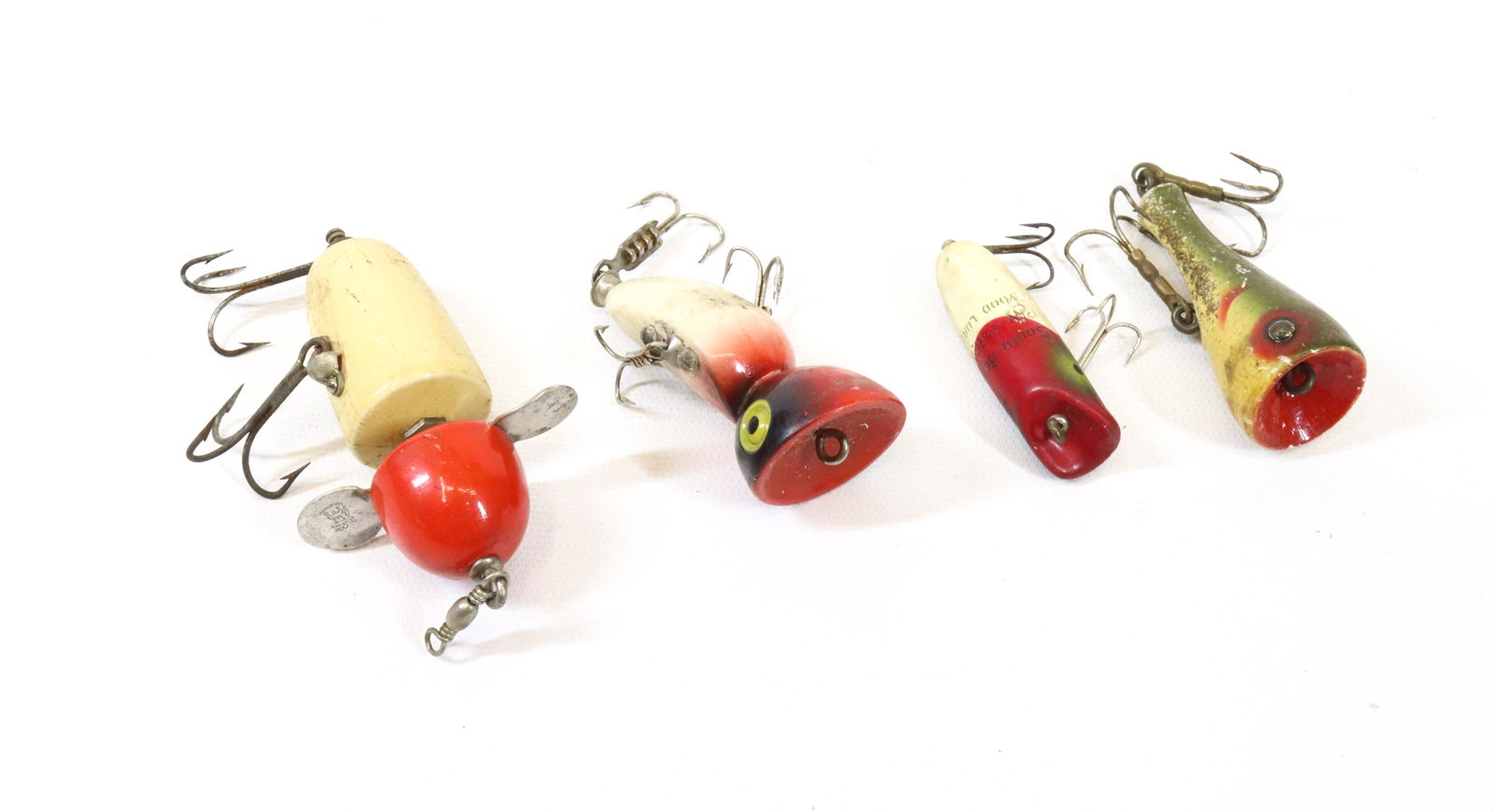 ANTIQUE FISHING LURE LOT: (3) ANTIQUE WOODEN LURES AND VINTAGE POPPER