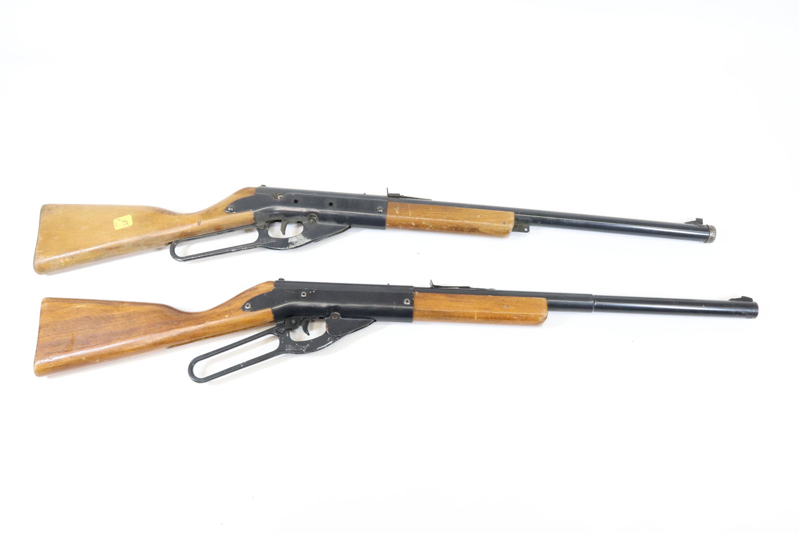 (2) VINTAGE DAISY BB GUNS: MODEL 1000 AND MODEL 95B SIZE: 35" L