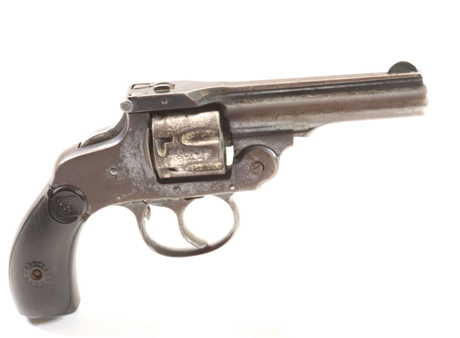 HARRINGTON AND RICHARDSON TOP BREAK REVOLVER: .22RF - SERIAL# 261254 - 3" BARREL - WITH HOLSTER REGISTRATION: ANTIQUE OR BLACK POWDER, DOES NOT NEED TO BE REGISTERED