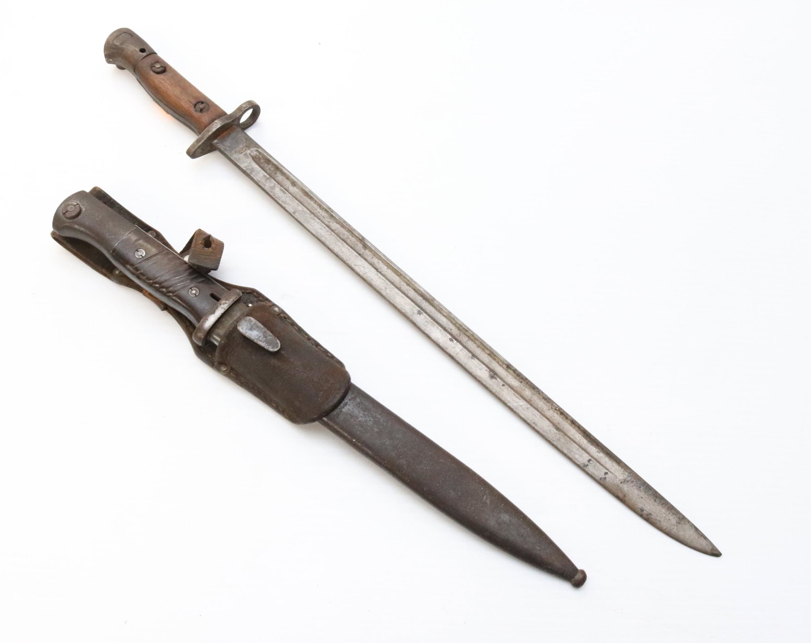2 BAYONETS: F.HERDERASN W/ SCABBARD & SANDERS-GREAT BRITAIN 1907