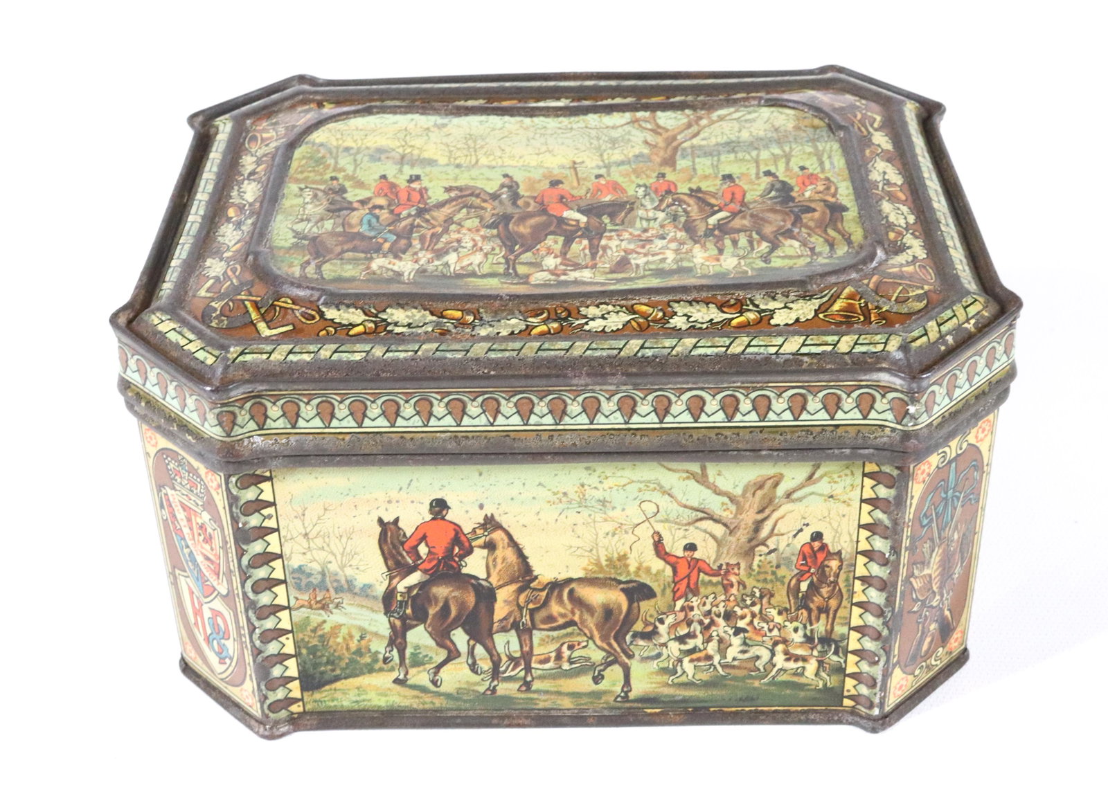 HUNTLEY & PALMERS TIN LITHO BISCUIT TIN: FOX HUNTING SCENE. HINGED LID CA. 1889 3 1/2" X 6 3/4" X 5"