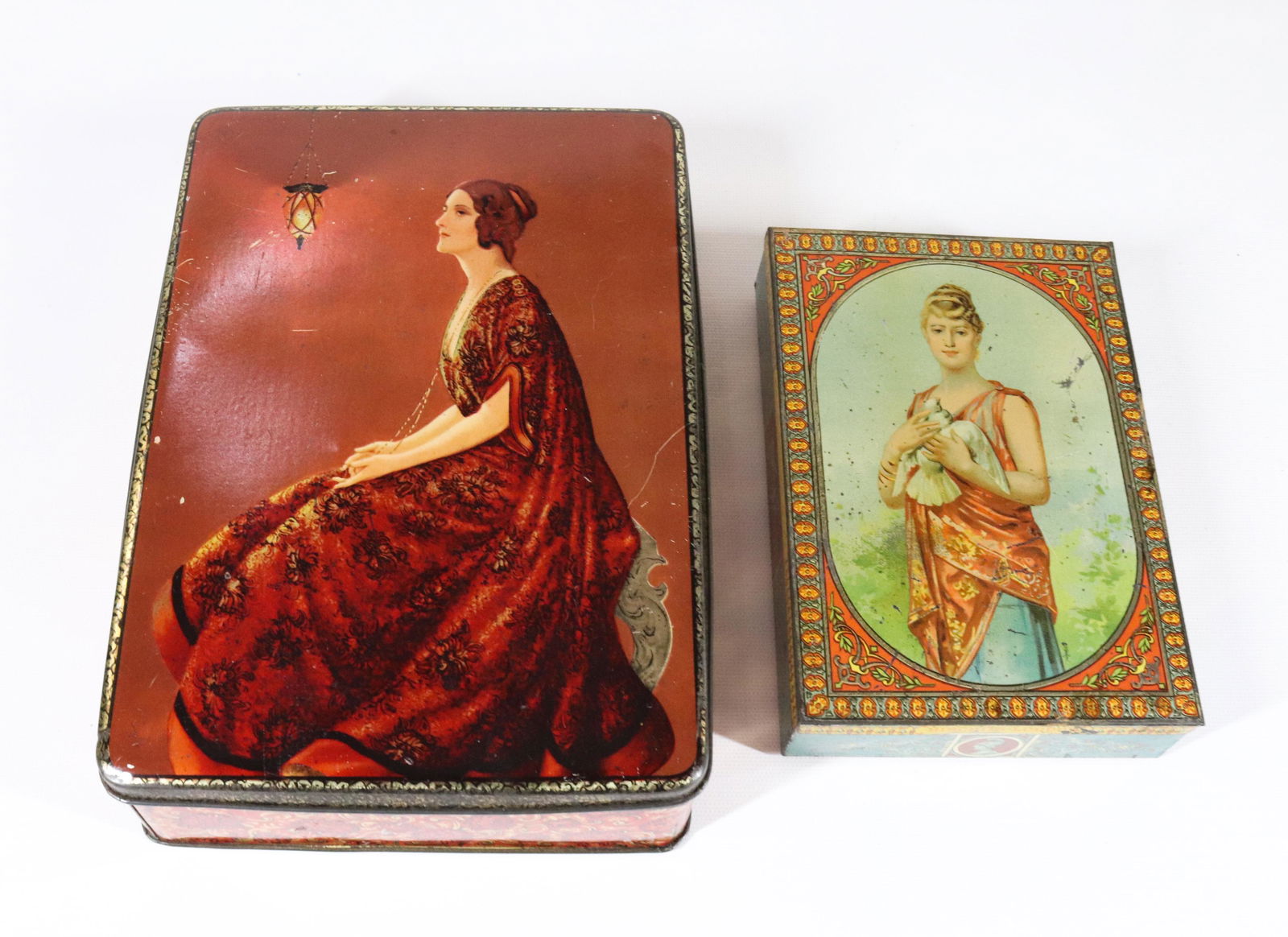 (2) VINTAGE TIN LITHO BISCUIT TINS (1 of 5)