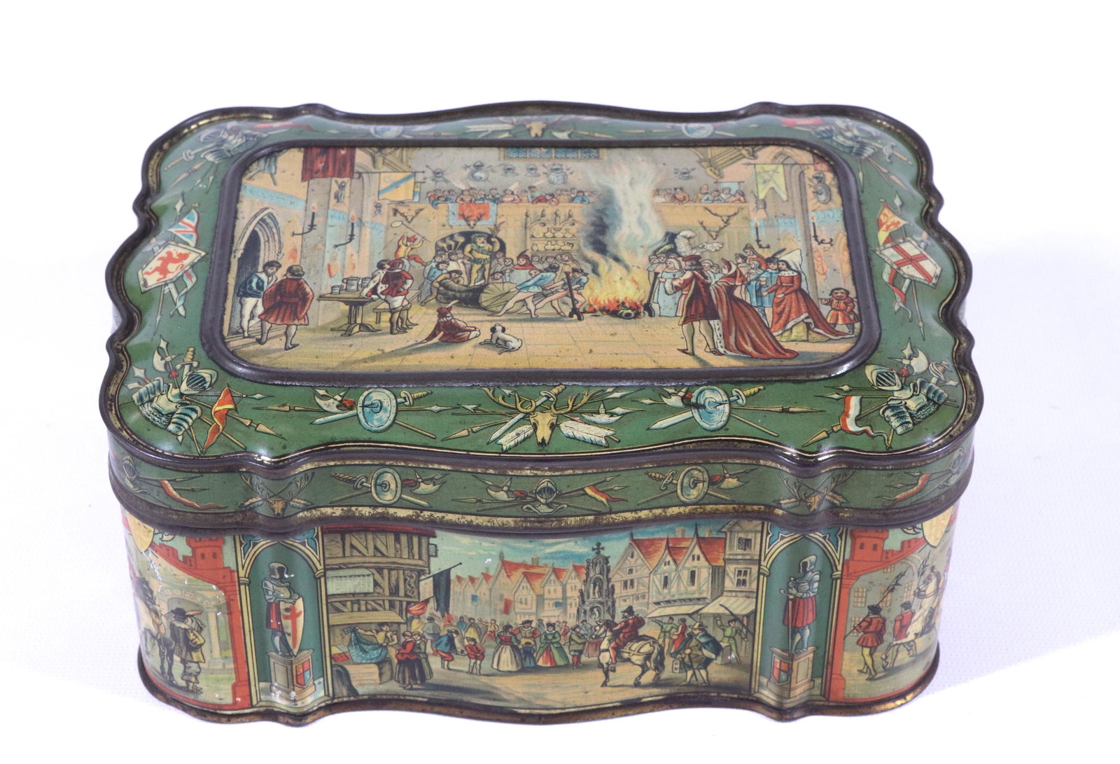 VINTAGE HUNTLEY & PALMERS BISCUIT TIN (1 of 7)