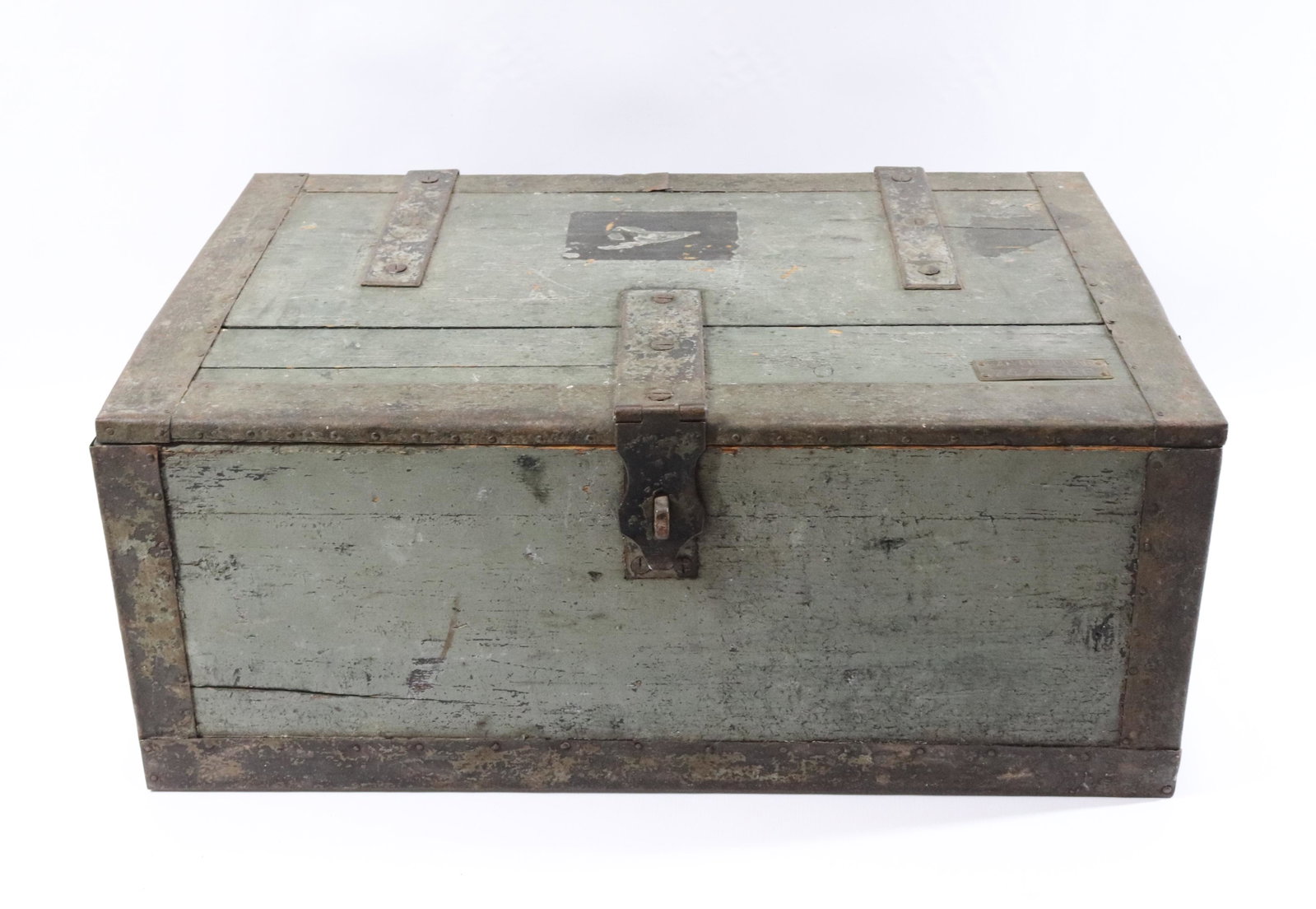 PAINTED WOODEN BOX: HINGED LID. BOX TRIMMED IN METAL WITH BRASS PLAQUE "SAN FRANCISCO" Dimensions: 8 1/2" X 21 1/2" X 13 1/2" Terms: Hartzell's Auction Gallery will handle most of the shipping in-house. WE do reserve the
