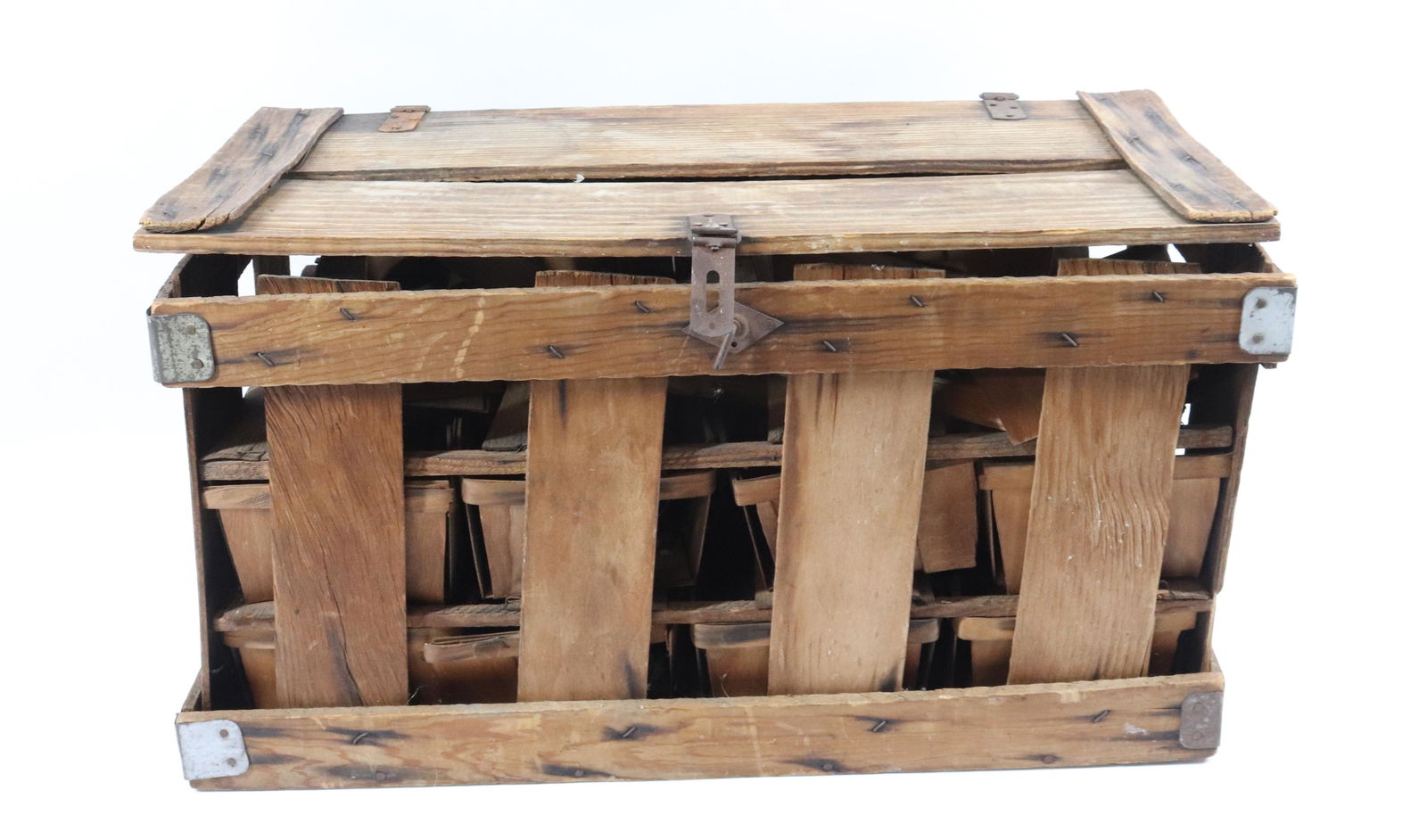 VINTAGE WOODEN BERRY CRATE (1 of 2)