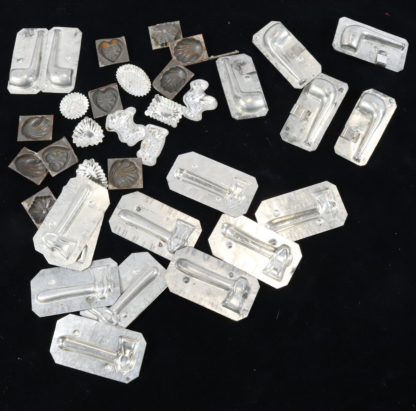 GROUP LOT OF CHOCOLATE MOLDS (1 of 1)