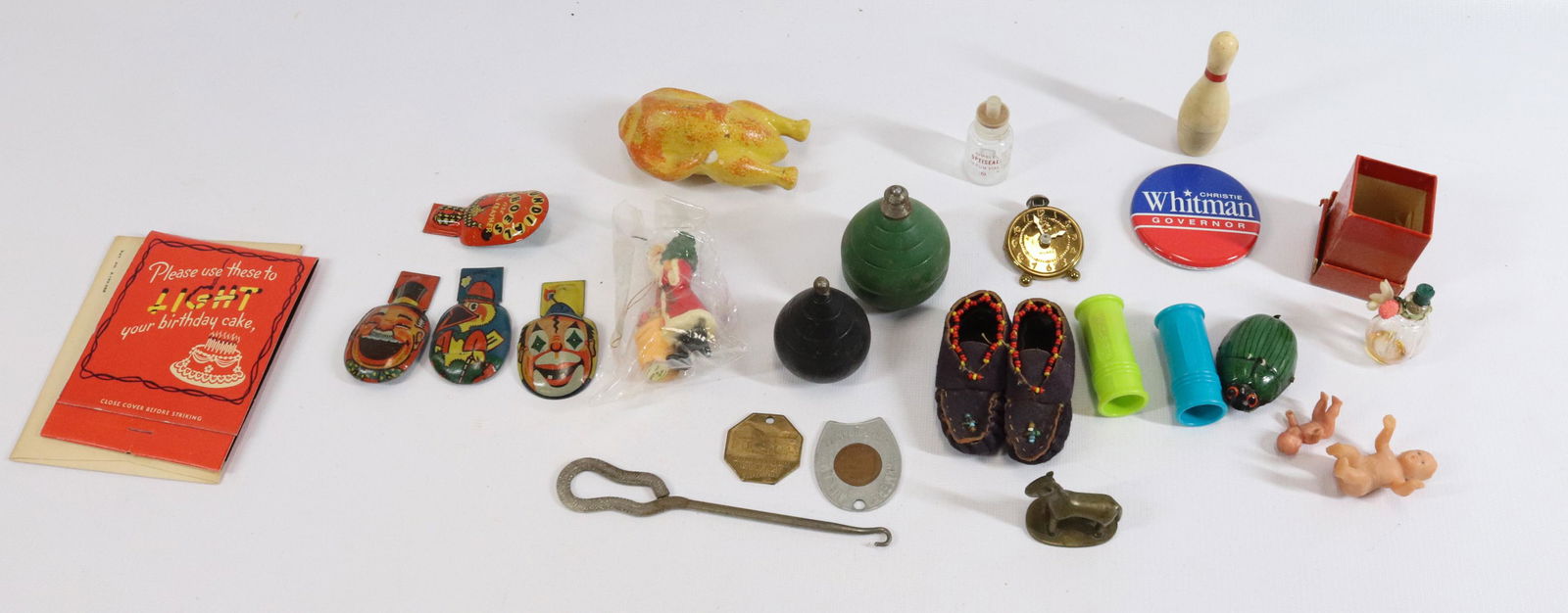 GROUP LOT OF VINTAGE SMALL TOYS (1 of 4)