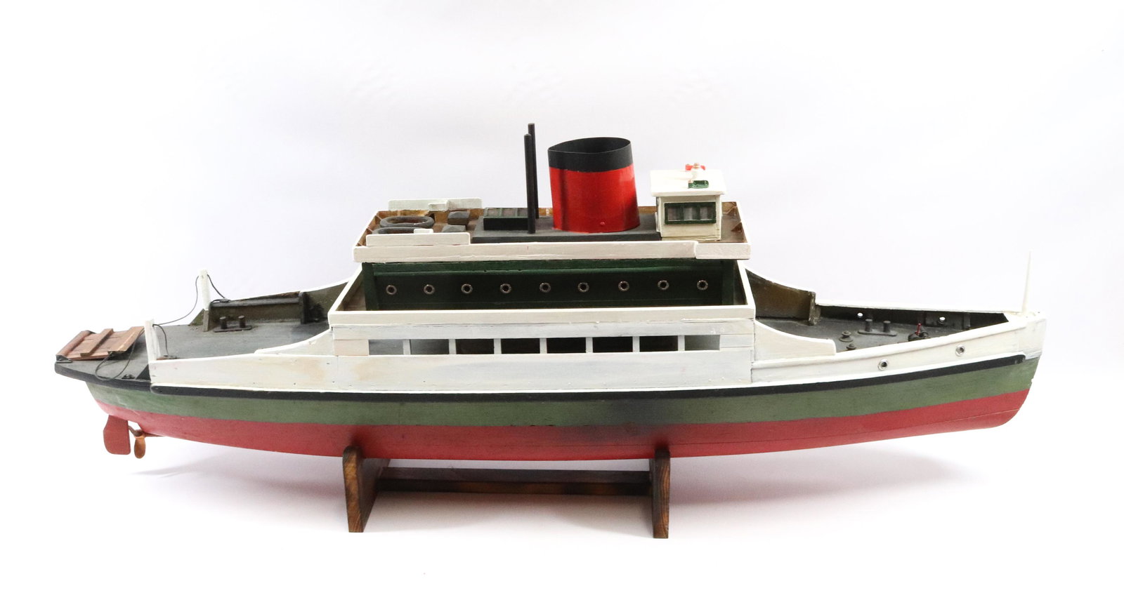 VINTAGE MODEL BOAT (1 of 3)