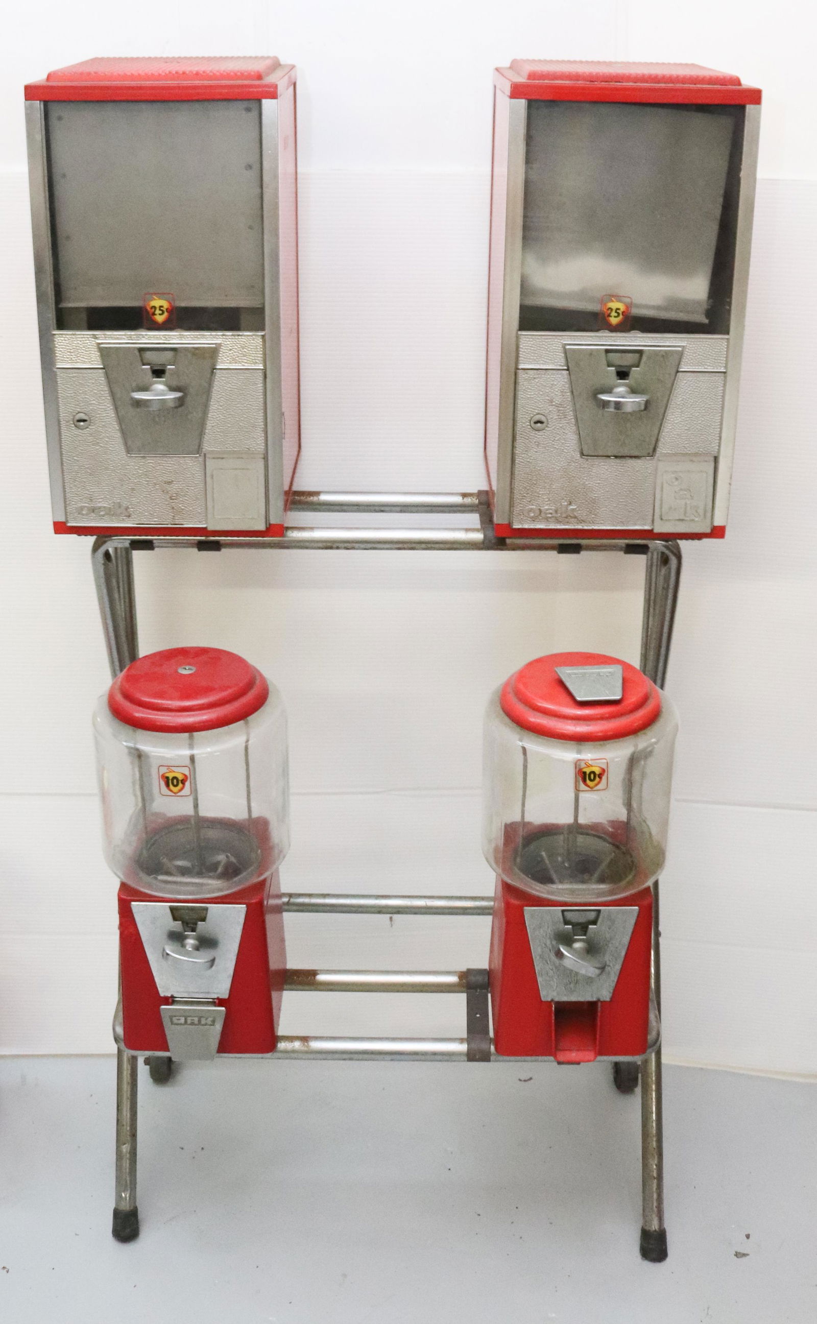 VINTAGE OAK MFG. GUMBALL AND TOY MACHINES (1 of 3)