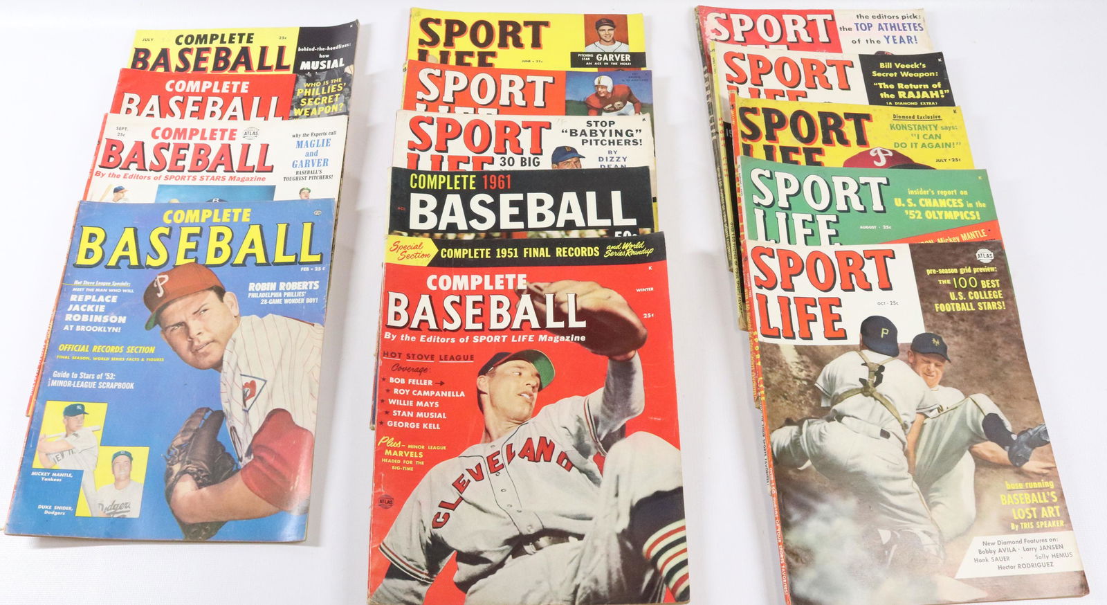GROUP LOT OF VINTAGE BASEBALL AND SPORT MAGAZINES (1 of 3)