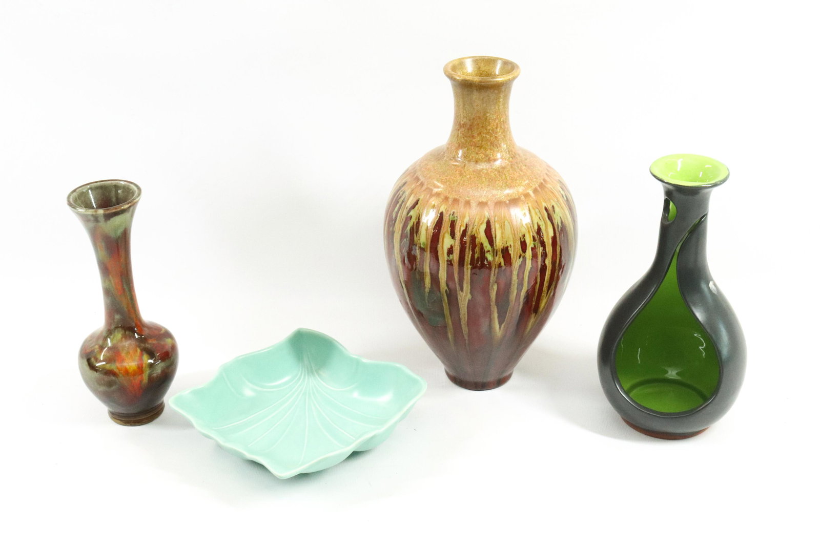 GROUP LOT OF POTTERY (1 of 3)