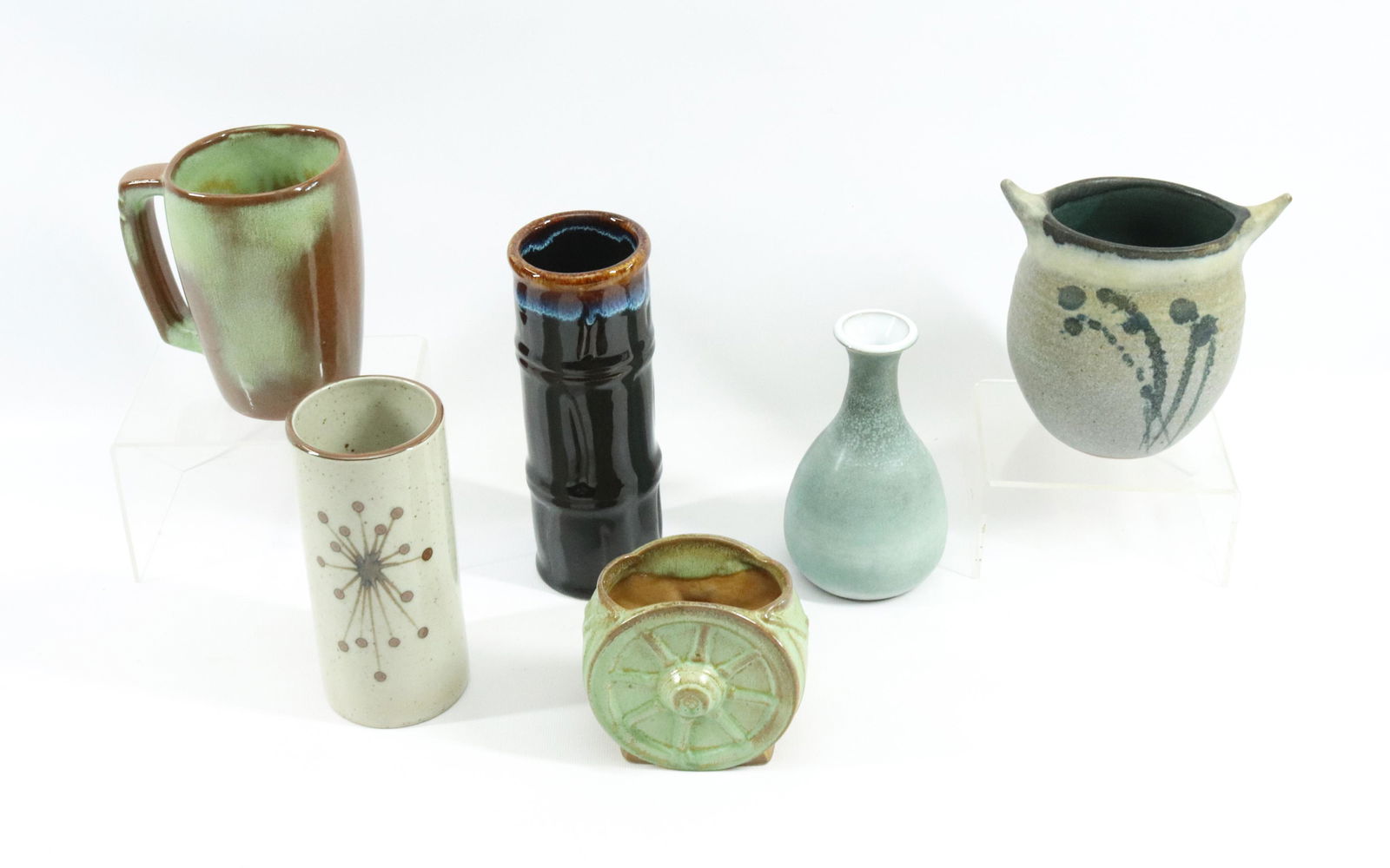 (6) VINTAGE POTTERY ITEMS (1 of 4)