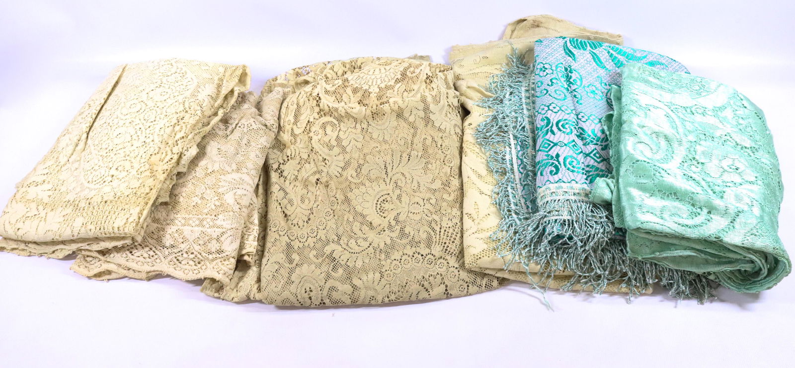 GROUP LOT OF LACE TABLECLOTHS (1 of 1)