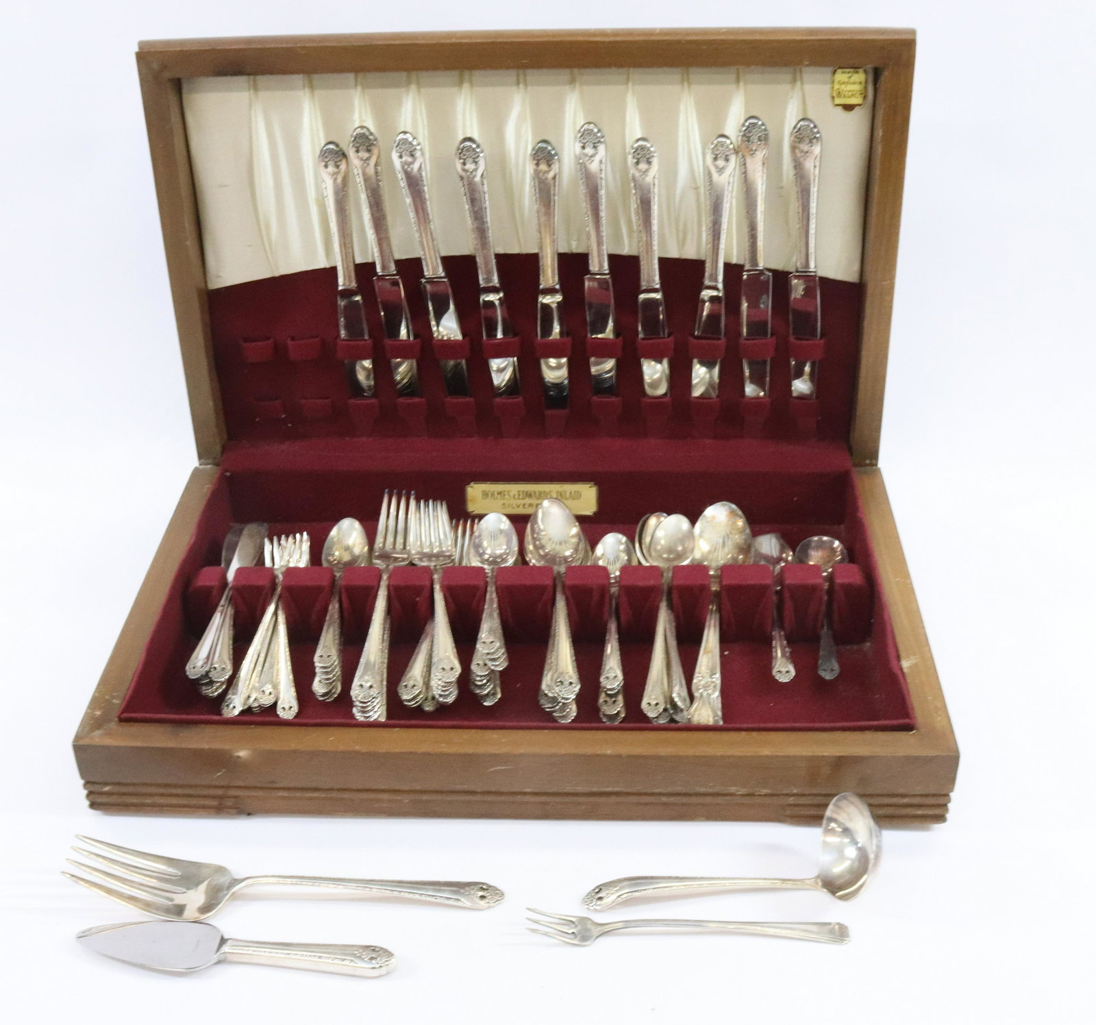 HOLMES & EDWARDS SILVERPLATE FLATWARE SET (1 of 3)