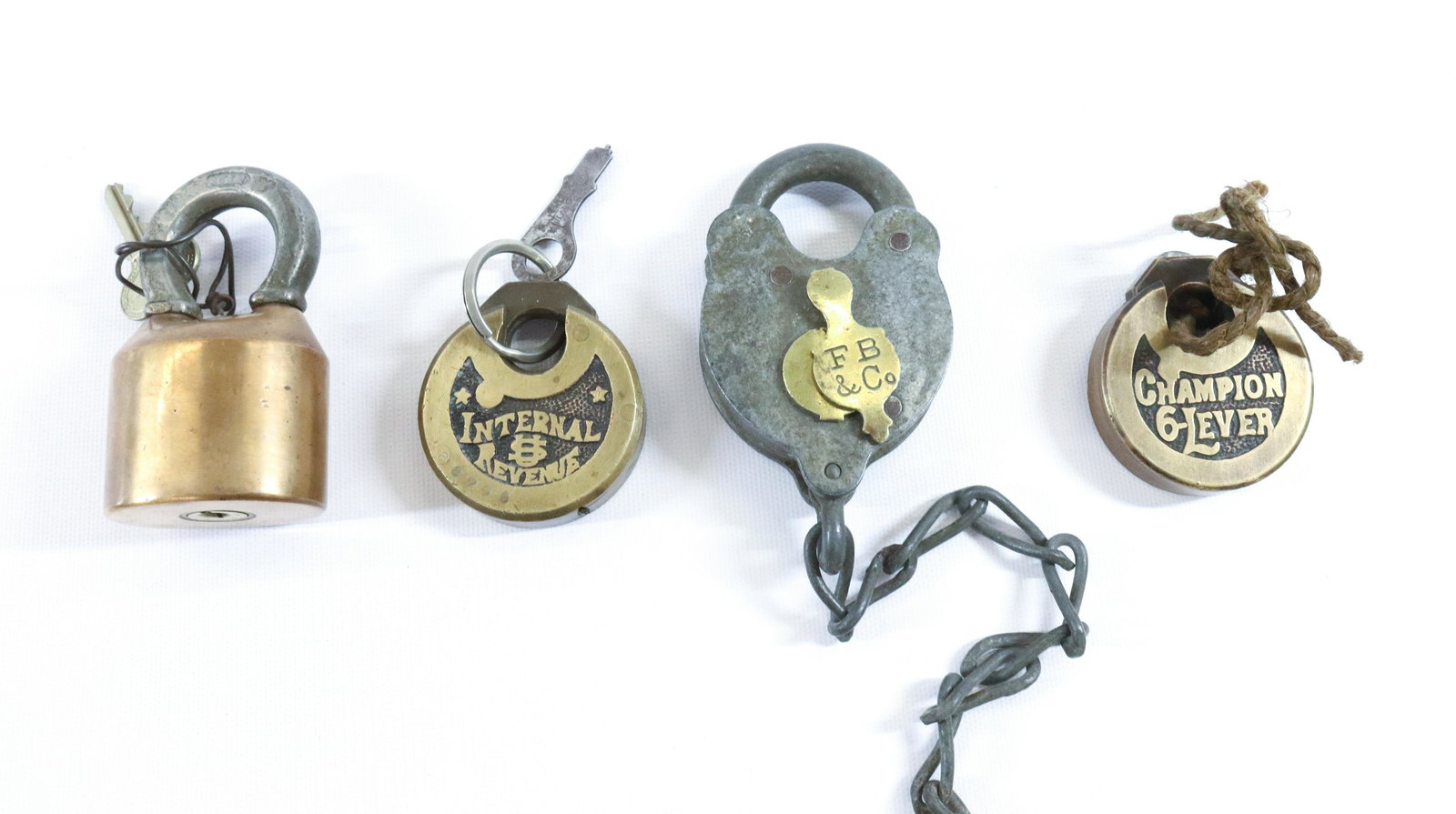 GROUP LOT OF VINTAGE LOCKS (1 of 2)