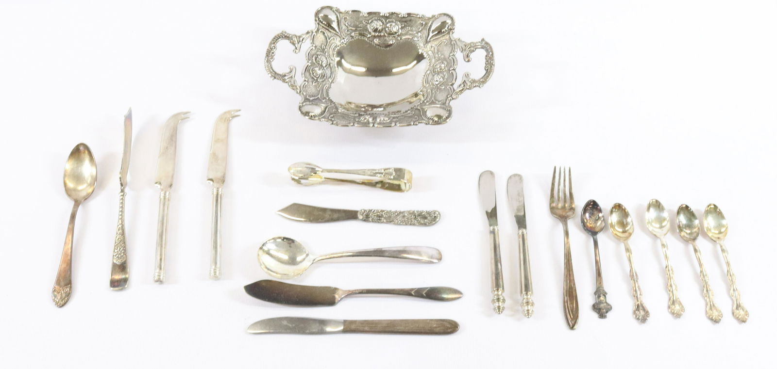 GROUP LOT OF SILVERPLATE (1 of 1)