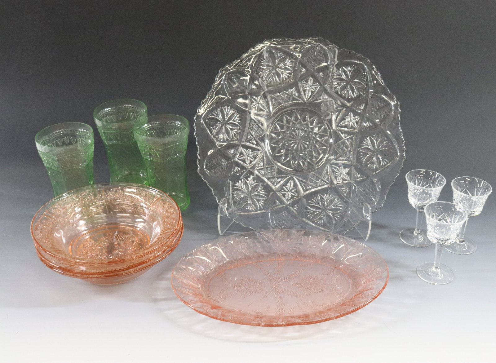 GROUP LOT OF VINTAGE GLASSWARE (1 of 2)