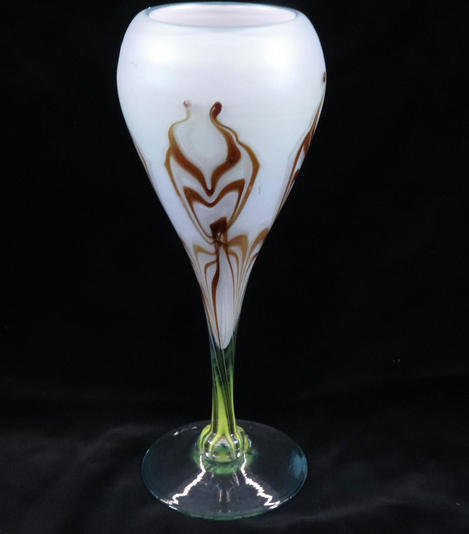 ART GLASS VASE (1 of 2)