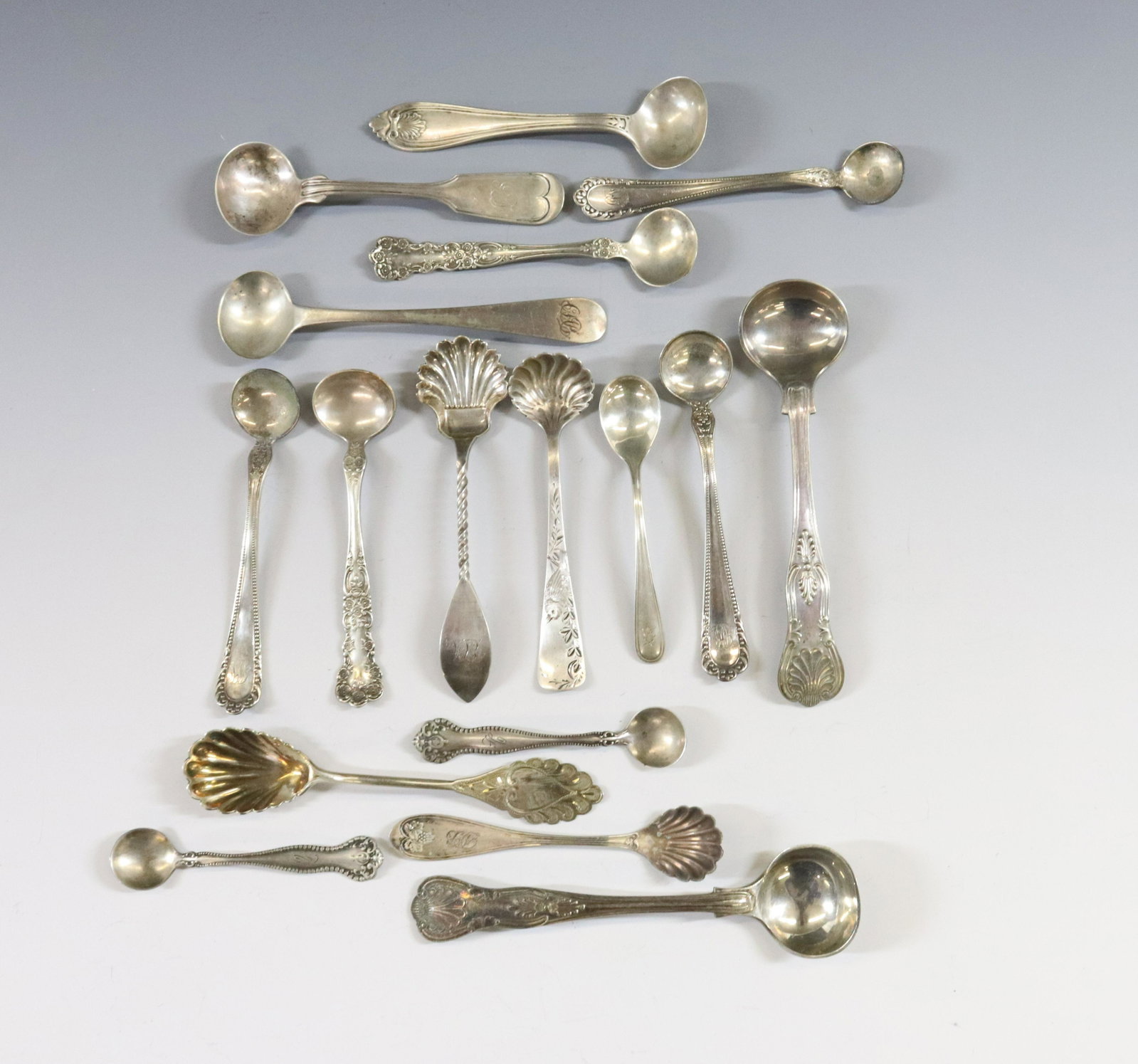SILVER LOT OF COIN AND STERLING SPOONS: 19TH CENTURY SALT AND MUSTARD SPOONS AMERICAN AND CONTINENTAL HALLMARKS AND STERLING MARKS TOTAL WEIGHT 4.95 OZT (17) ITEMS DIMENSIONS: 3 3/4" TO 2.3/4 TERMS: Hartzell's Auction Gallery will handle mo