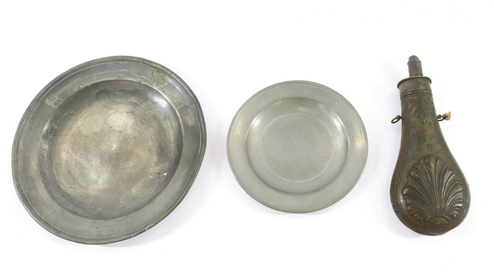 (2) PEWTER PLATES AND POWDER FLASK (1 of 4)