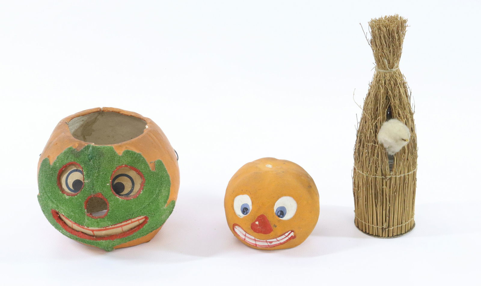 GROUP LOT OF HALLOWEEN DECORATIONS (1 of 4)