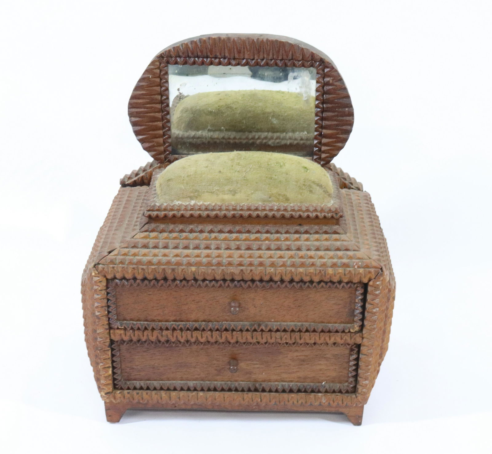 TRAMP ART SEWING BOX (1 of 4)