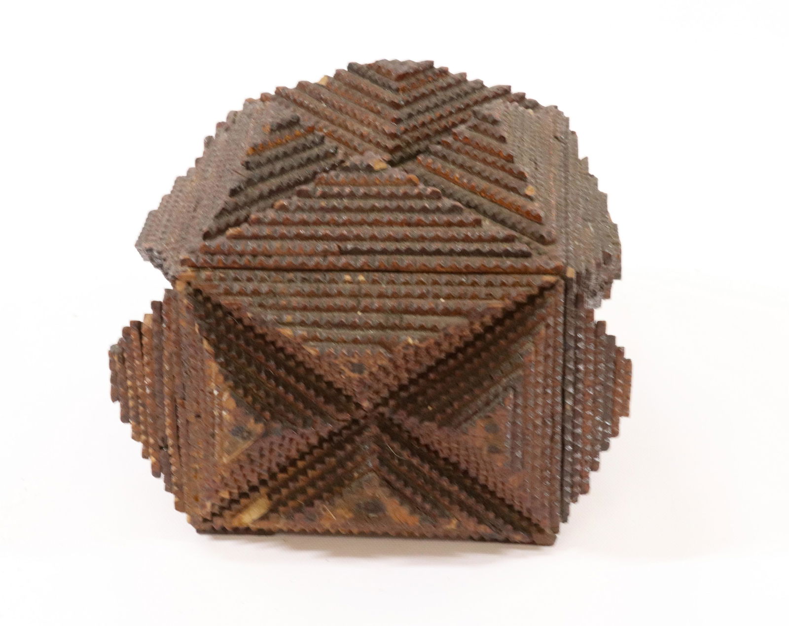 TRAMP ART CARVED BOX (1 of 6)