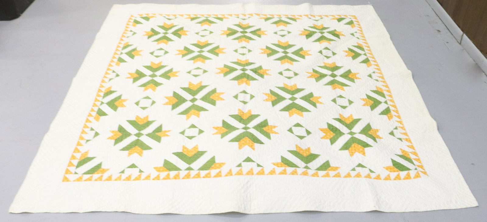 VINTAGE HAND STITCHED QUILT (1 of 3)