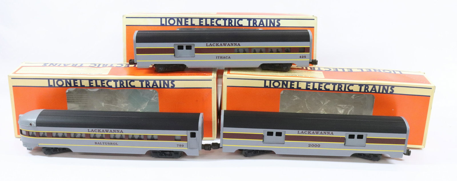 LIONEL 042 GAUGE CAR LOT: LOT OF THREE LACKAWANNA CARS INCLUDING: BALTUSROL 789, ITHACA 425 AND 2000 IN BOXES Size: 17 1/2" X 6" X 4" Terms: Hartzell's Auction Gallery will handle most of the shipping in-house. WE do reserve t