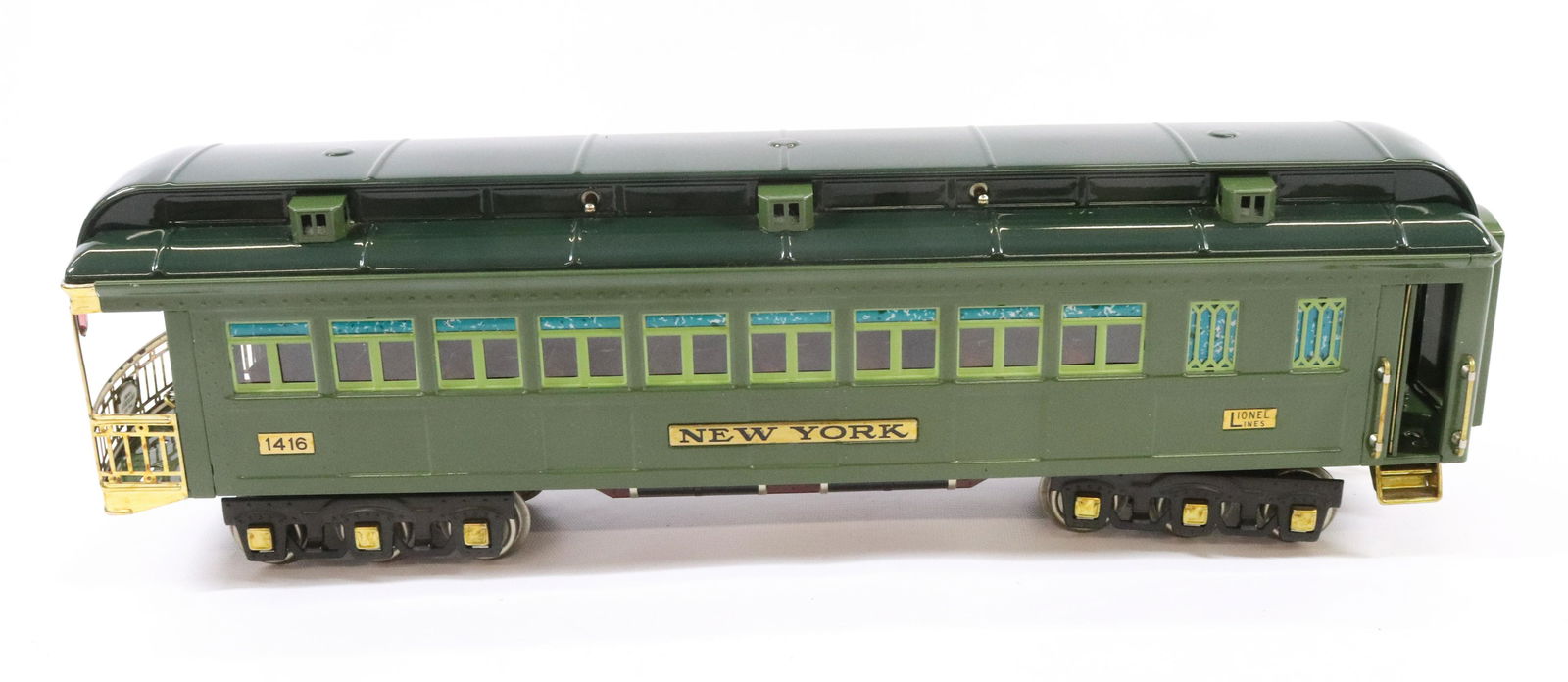 LIONEL STANDARD GAUGE TRAIN CAR (1 of 7)