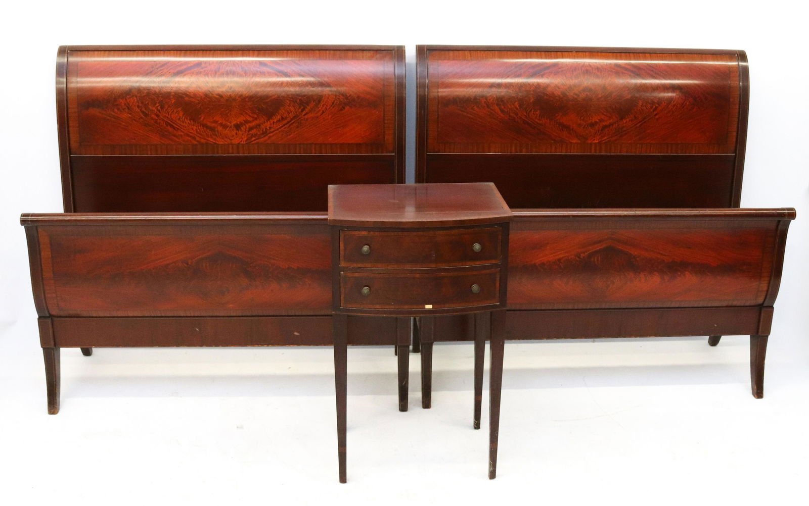 PAIR OF JOHN WIDDICOMB MAHOGANY BEDS AND NIGHTSTAND (1 of 5)