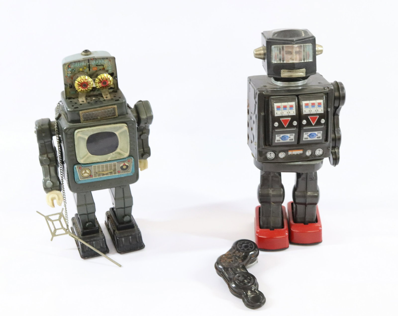PR. OF JAPANESE BATTERY OPERATED ROBOTS: TIN LITHO AND PLASTIC, BATTERY OPERATED (D) - MADE IN JAPAN - CIRCA 1960'S Size: 11" H Terms: Hartzell's Auction Gallery will handle most of the shipping in-house. WE do reserve the right to not ship 