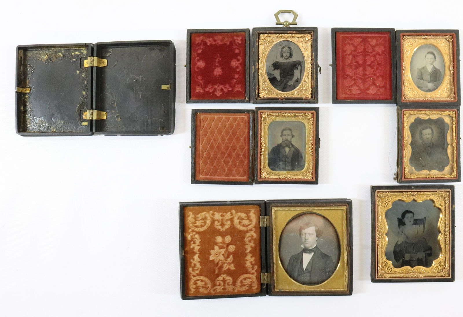 GROUP LOT OF EARLY PHOTOGRAPHS (1 of 4)