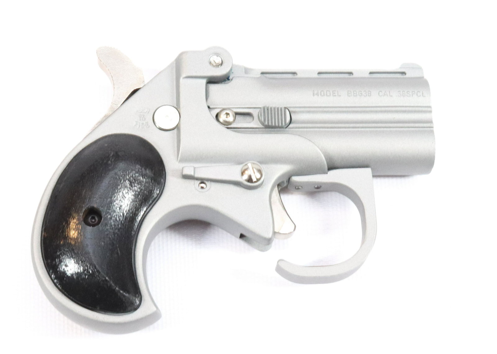 COBRA BBG 38 DERRINGER: .38 SPECIAL, SERIAL# BT016164 - 2 1/2" BARRELS - NEW IN BOX - THIS GUN REQUIRES REGISTRATION Size: 2 1/2" BARRELS Terms: Hartzell’s Auction Gallery will handle all Background Checks On-Site. Sun