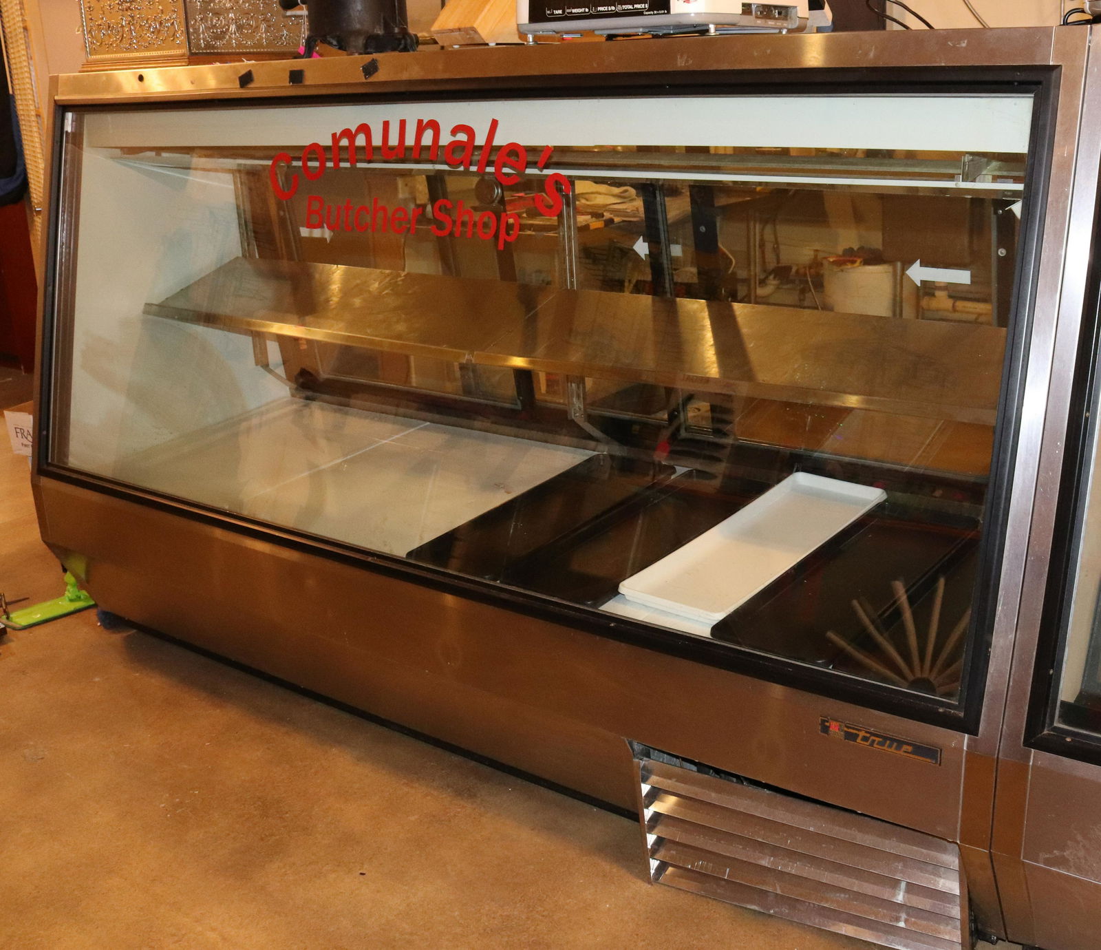 TRUE GLASS FRONT DELI CASE: MODEL TDBD-96-3. THREE SLIDING GLASS DOORS ON BACK SIZE: 96" L TERMS: This is an On-Site Auction. Pick-up will be from Monday April 4th – Thursday April 7th from 9:00am till 4:00pm OR BY APPOINT