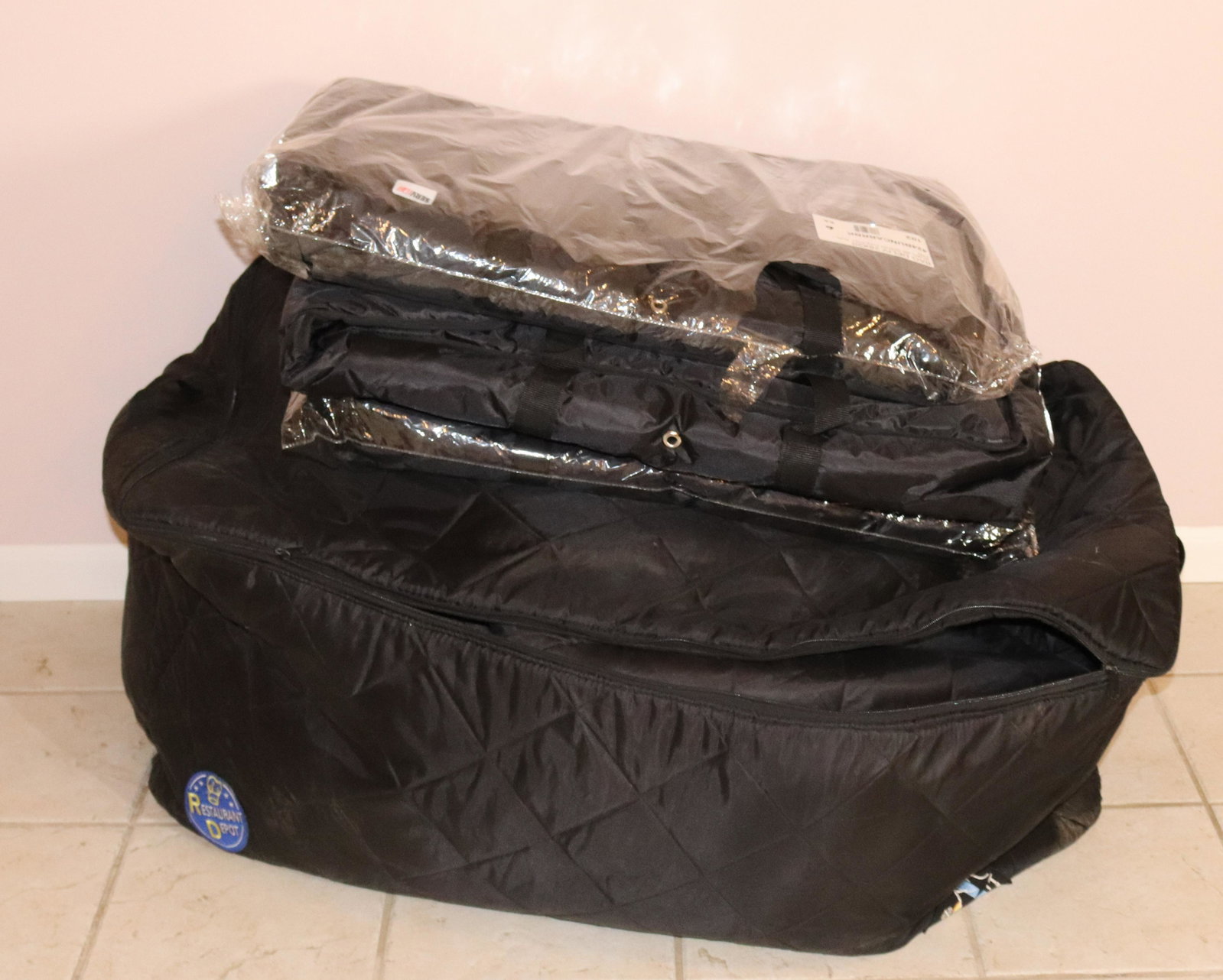 GROUP LOT OF RESTAURANT INSULATED BAGS: VARIOUS SIZED INSULATED BAGS SIZE: LARGEST 44" L TERMS: This is an On-Site Auction. Pick-up will be from Monday April 4th – Thursday April 7th from 9:00am till 4:00pm OR BY APPOINTMENT. All Item