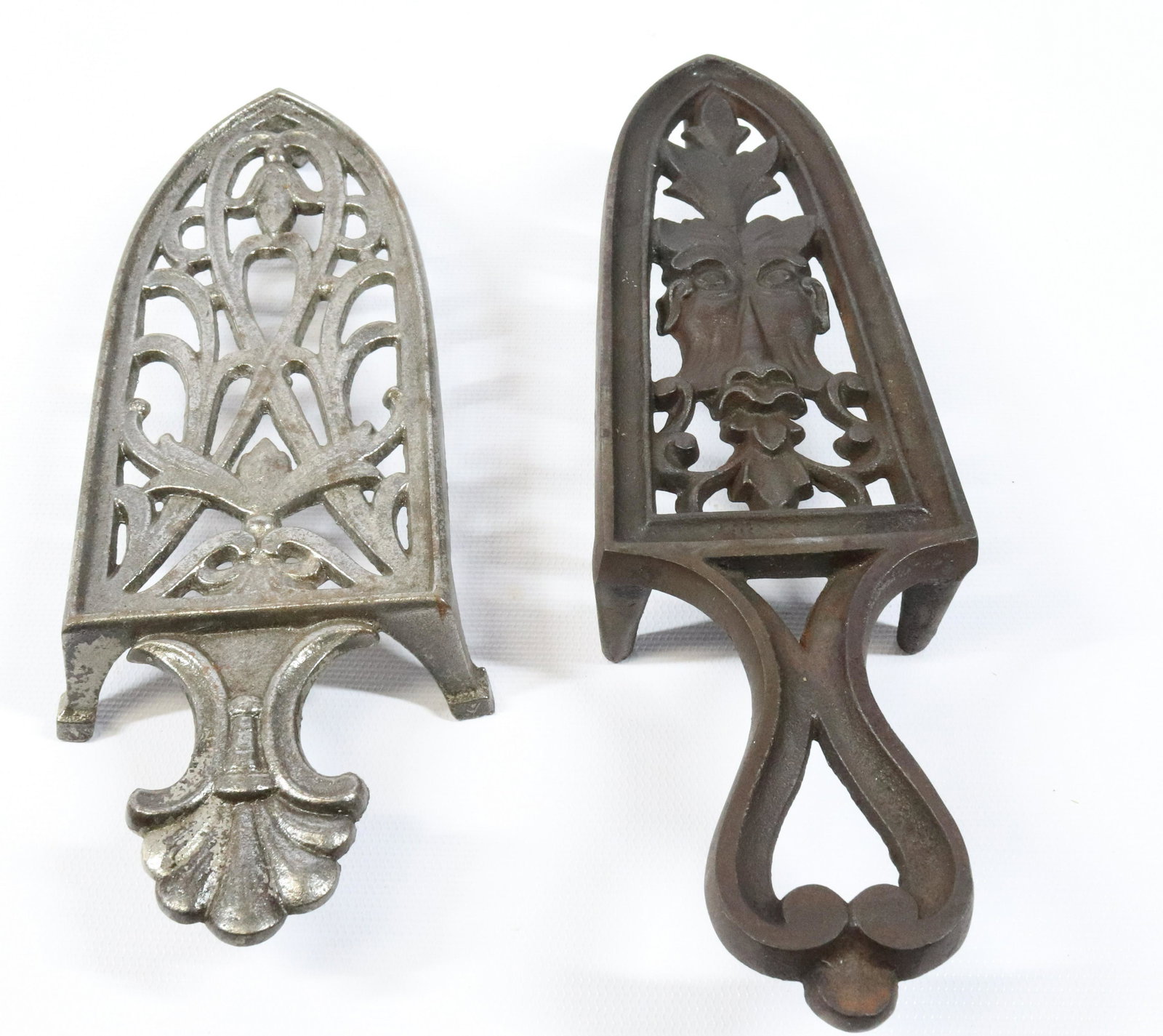 Cast Iron Trivets: For Feldmeyer Irons SIZE: 8"