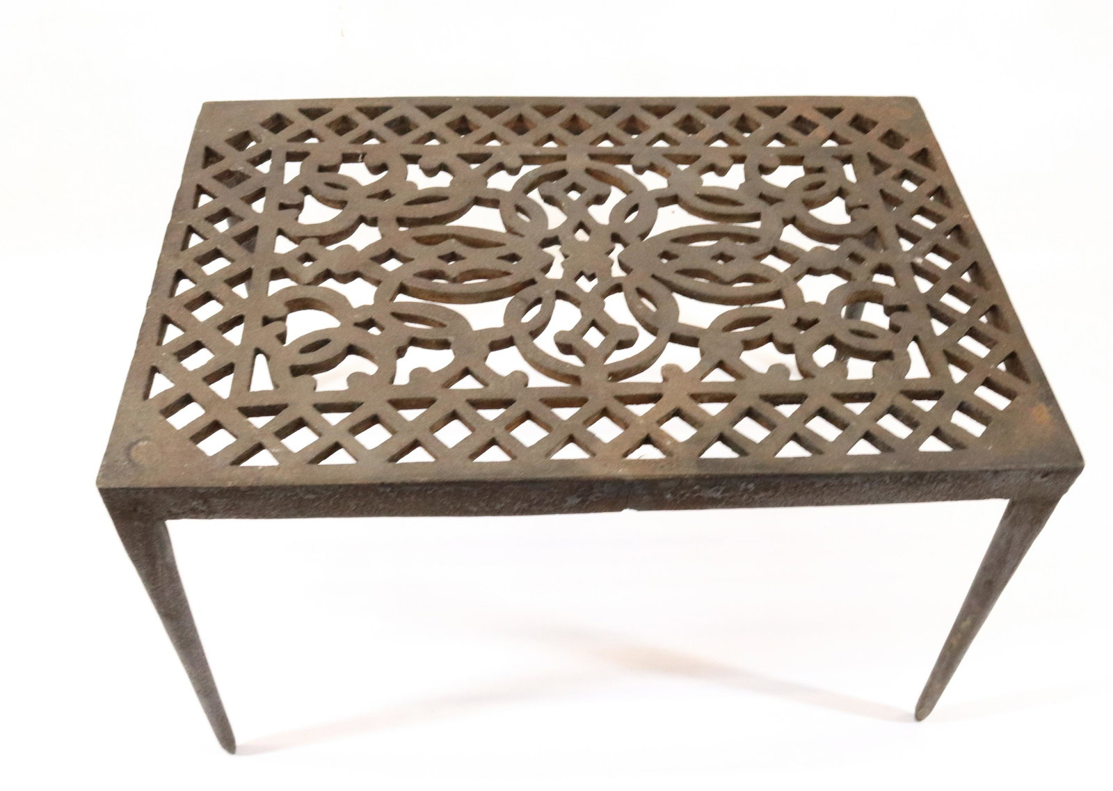 CAST IRON FIREPLACE TRIVET (1 of 2)