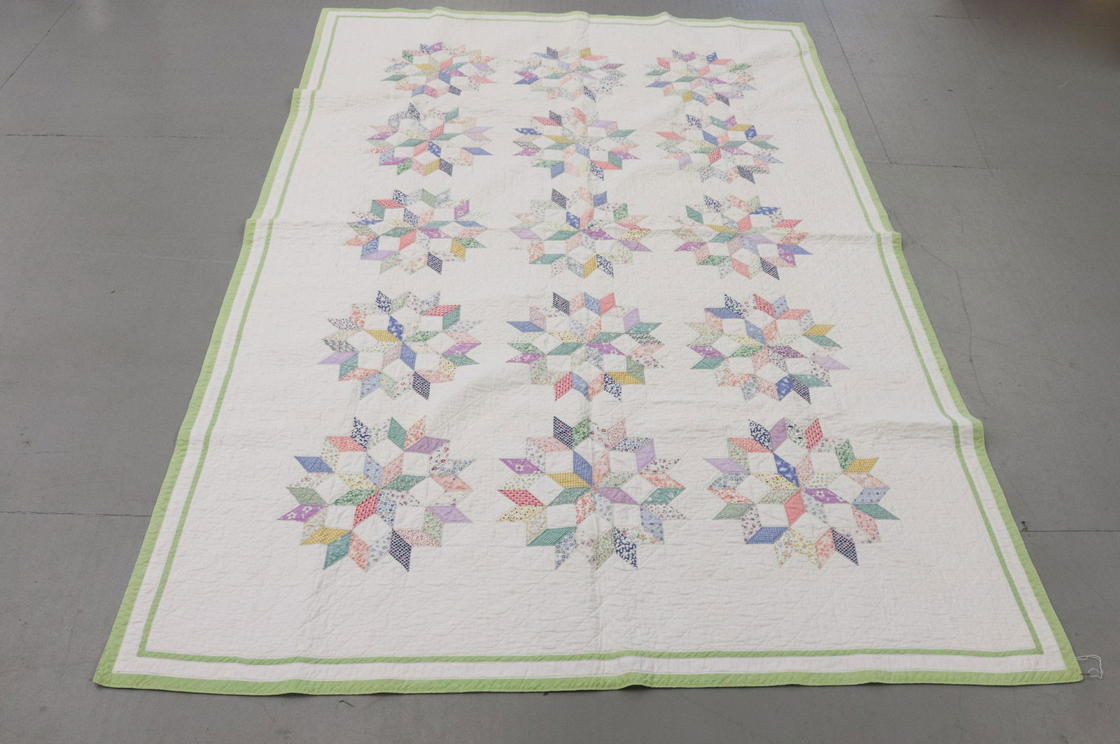 VINTAGE HAND STITCHED QUILT (1 of 3)