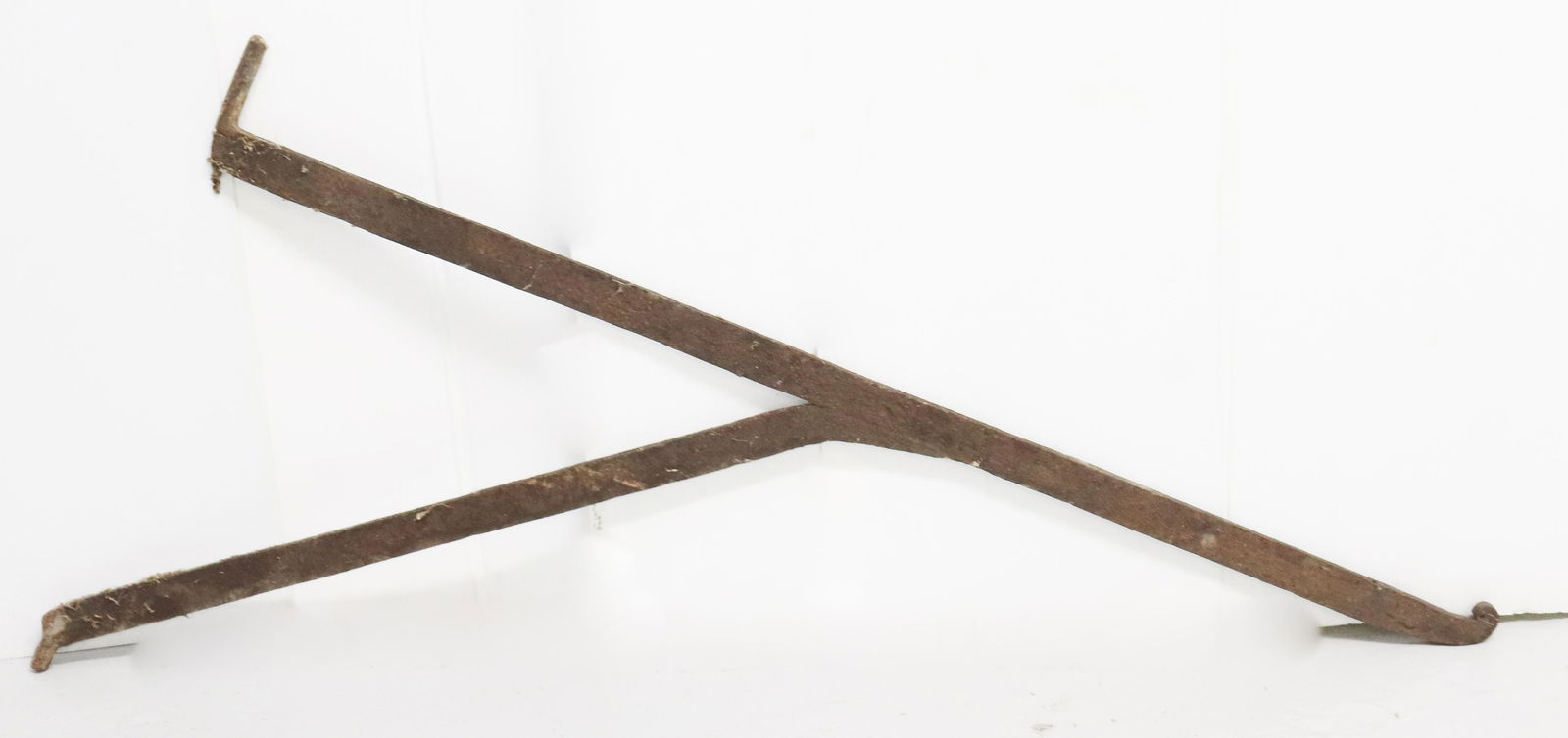 EARLY IRON FIREPLACE CRANE (1 of 1)