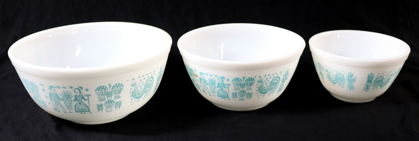 PYREX GRADUATED NEST OF BOWLS: (3) AMISH BUTTERPRINT BOWLS IN TURQUOISE AND WHITE DIMENSIONS: LARGEST 4" X 8 3/4" Pick-up will be Monday April 25th Through Friday April 29th. Auto-pay will run 72 Hours after the Auction, If you nee
