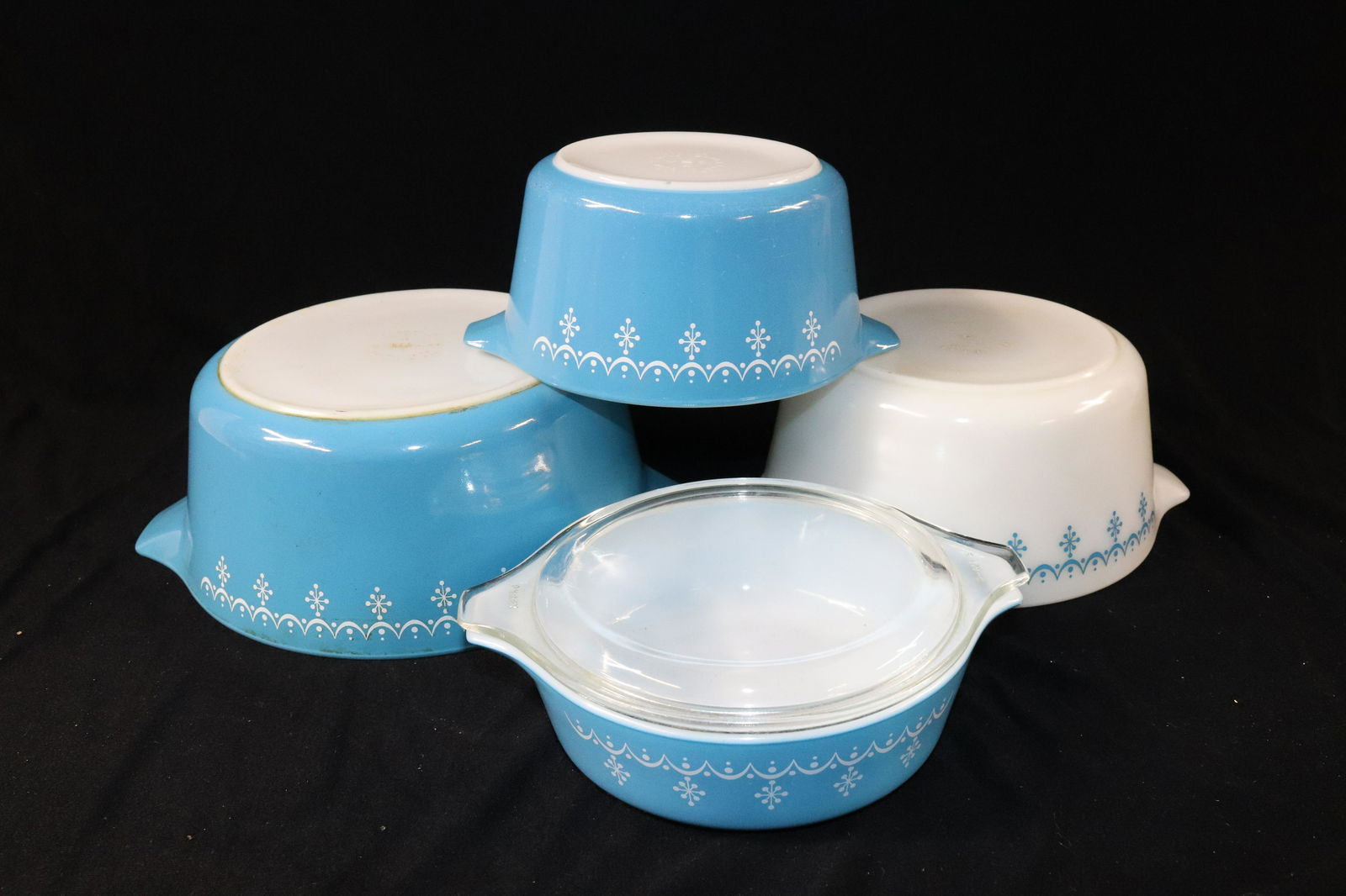 PYREX CASSEROLE DISH LOT (1 of 7)